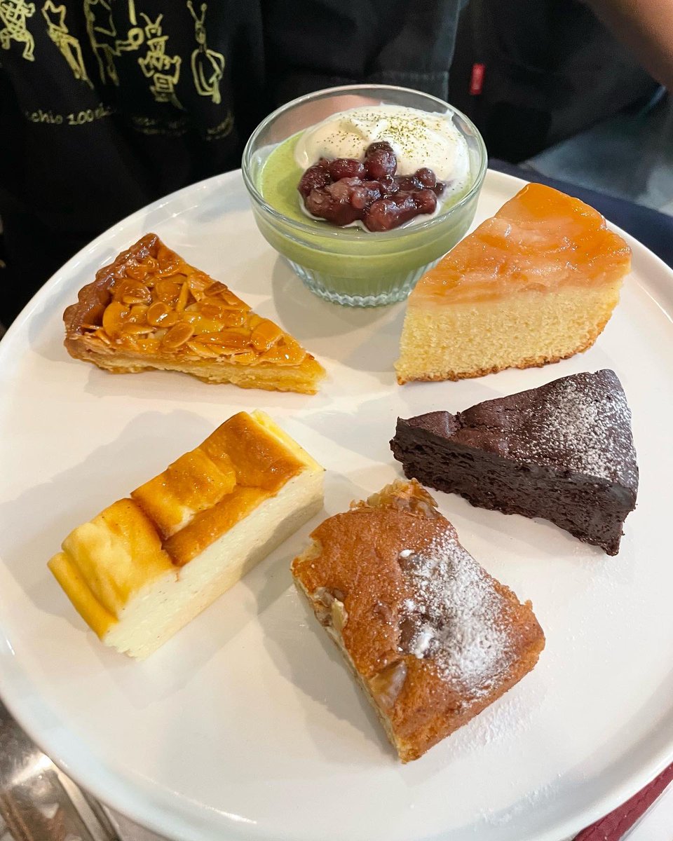weg_koenji's tweet photo. 高円寺のミュージックマップ「World's End Garden」を、座・高円寺のカフェ アンリ・ファーブルに置いて頂きました。
高円寺ハーヴェスト・加茂さんのすぎなみ野菜パスタが食べられたり、ケーキセットが500円で食べられたりととてもお薦めです！
カフェしながら、マップをお楽しみください🫡 https://t.co/kqRW7XQCEt