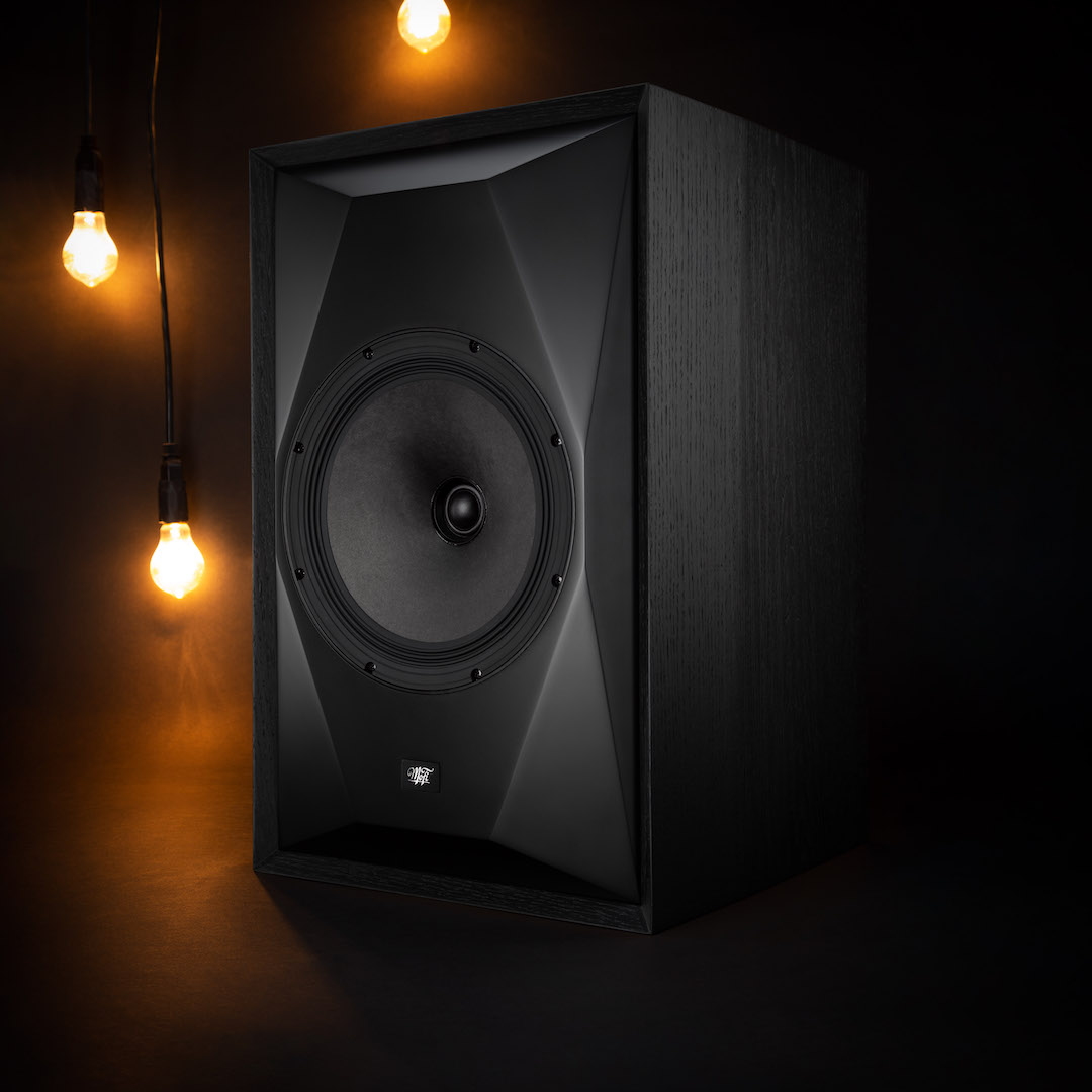ecoustics's tweet photo. BREAKING NEWS: Andrew Jones' first loudspeaker with MoFi has arrived. It's called the SourcePoint 10 and it will sell for 3699/pair USD.
#mofi #andrewjones #sourcepoint10 #loudspeaker #hifi #audiophile #speakers #breakingnews #caf #worldpremiere
https://t.co/NzZnmZUqOu https://t.co/GrowBvW6TQ