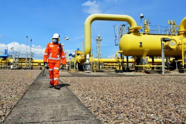 RamlanAji1's tweet photo. Support yuk, Pertamina Ingin Jadi Pemain Kelas Dunia Untuk Hasilkan Listrik Berbasis Panas Bumi. 
Moga bisa sukses 🥰
https://t.co/Gw1l4ZDL76 https://t.co/CeQ2f22zFm