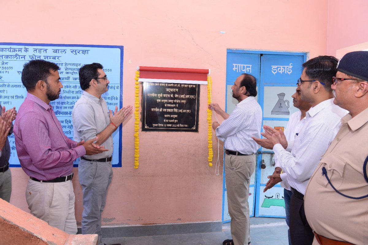 CGST_ALWAR's tweet photo. In pursuance of Swachhta Action Plan this office has adopted 20 Govt. Schools ensuring Safe Drinking Water for children. In this connection 11 R.O.s and Watercoolers has been installed. @cbic_india @CGSTJAIPURZONE @CgstJaipur @UdaipurGst @PIBJaipur @CgstJodhpur @swachhbharat https://t.co/tN0NdcC77a