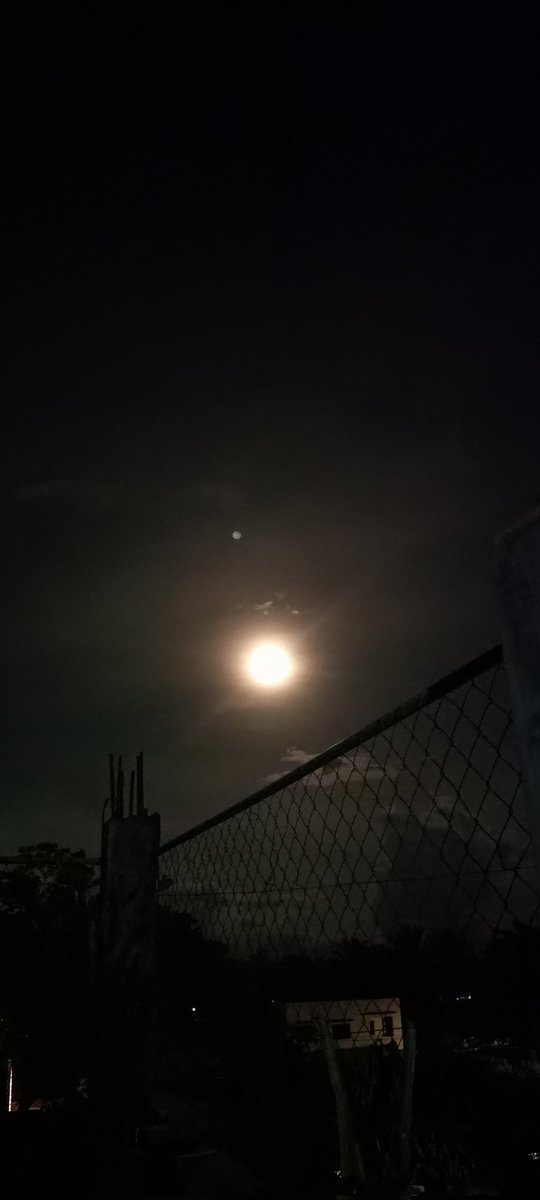 verses_positive's tweet photo. Peace🤍🤍🤍
#moon https://t.co/iedkCVn0pi