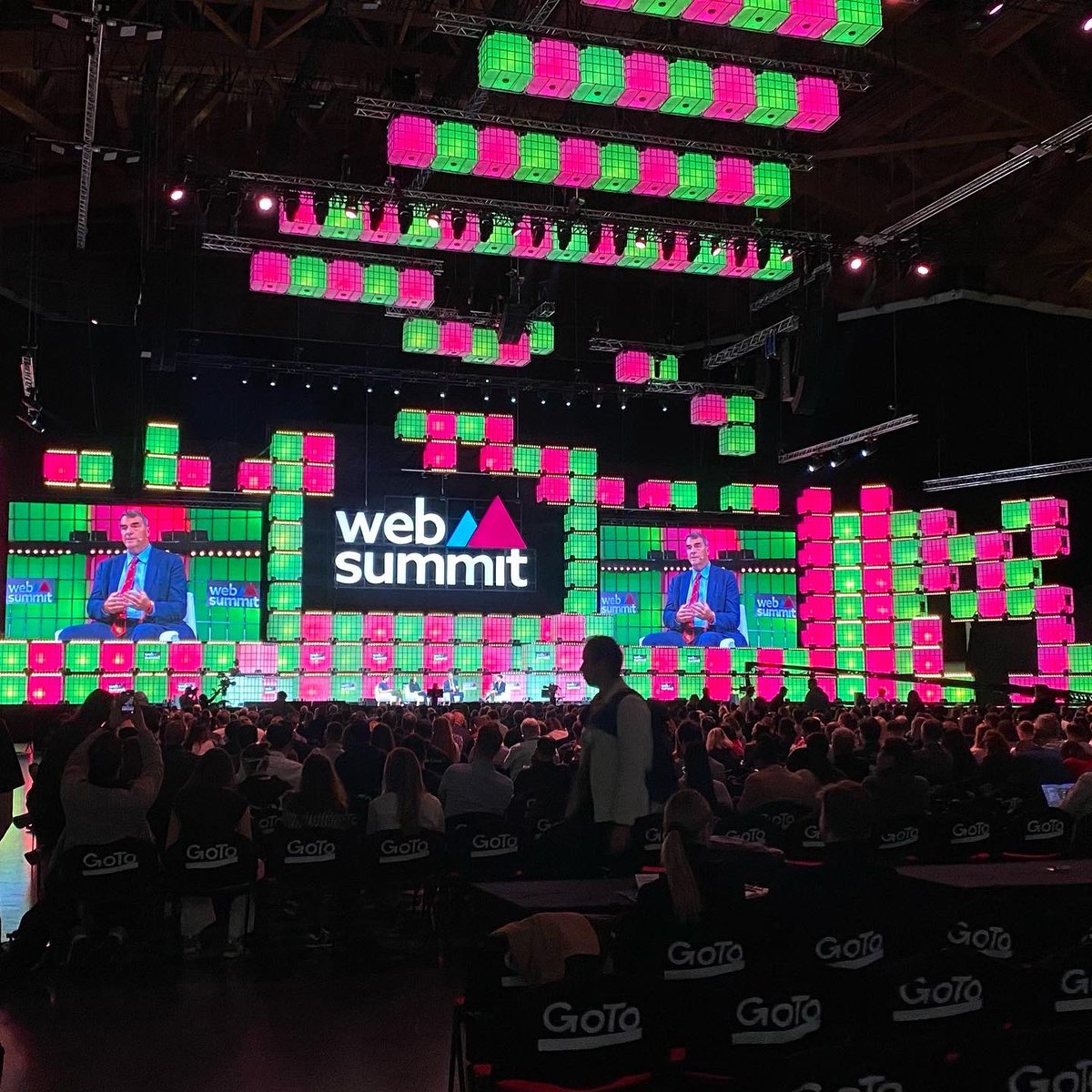 O discurso da primeira-dama ucraniana Olena Zelenska sobre a guerra e as decorrências de tudo o que está acontecendo no país, foi emocionante, e trazia fotos no telão de cada história contada por ela.

#WebSummit #lisboa