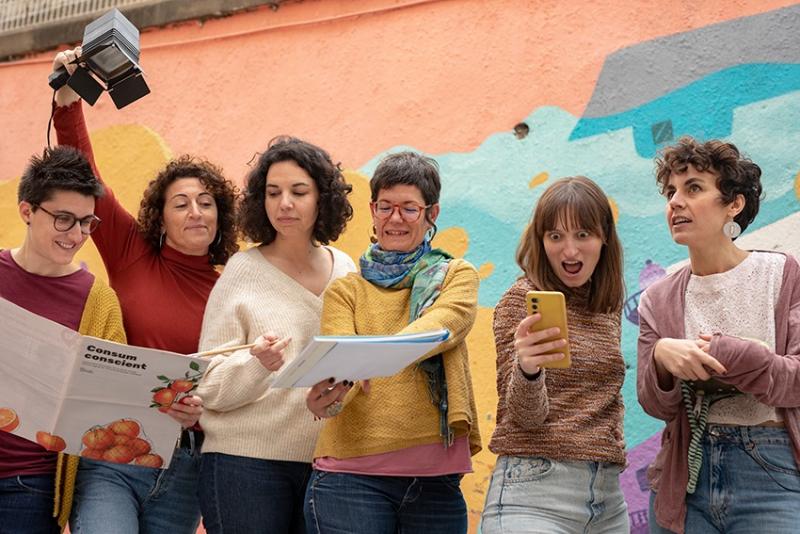 🗣️ D'on sorgeix la idea de crear <a href="/elfarcooperatiu/">El Far Cooperatiu</a>? Qui forma la cooperativa? Quins serveix ofereixen? 

👉 nexe.coop/actualitat/el-…

@TorretaDisseny <a href="/NRevista1/">NexeRevista</a> 

#comunicacio #dissenygrafic #Cooperativesdelterritori