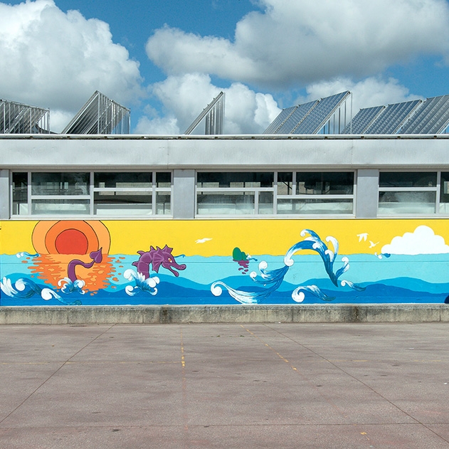 🎨Tres murais que están moi cerca para ver nun momentiño. Todos nos arredores do CEIP Bergantiños:
1. "Helen" de Elisa Capdevila
2. "Eu vivo nun bote no medio do mar" de Lola Oviedo
3. Mapa
4. "Mar de lenda" de Rakele Cavallo