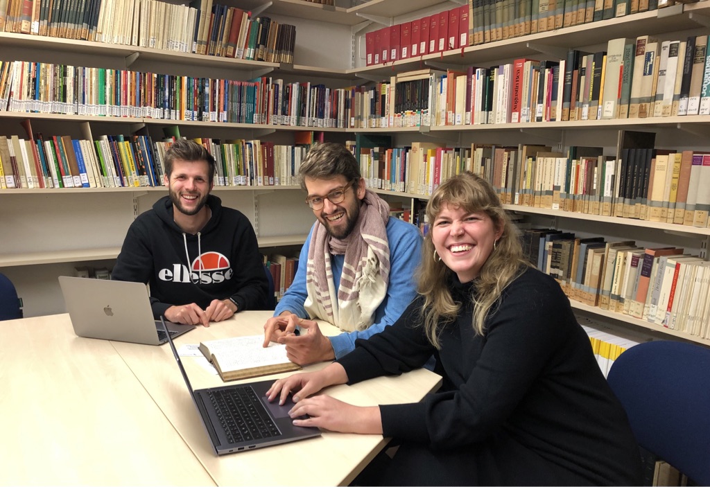resilienceRI's tweet photo. Florian Neitmann @WWU_Muenster introduced our colleagues Lena Mausbach and Daniel Scheuermann to the broad field of #digitalhumanities. The exchange about technical solutions can also be #fun.
#RESILIENCEatwork #digitaltextanalysis #identification #networking https://t.co/qXkVlSI6Fj