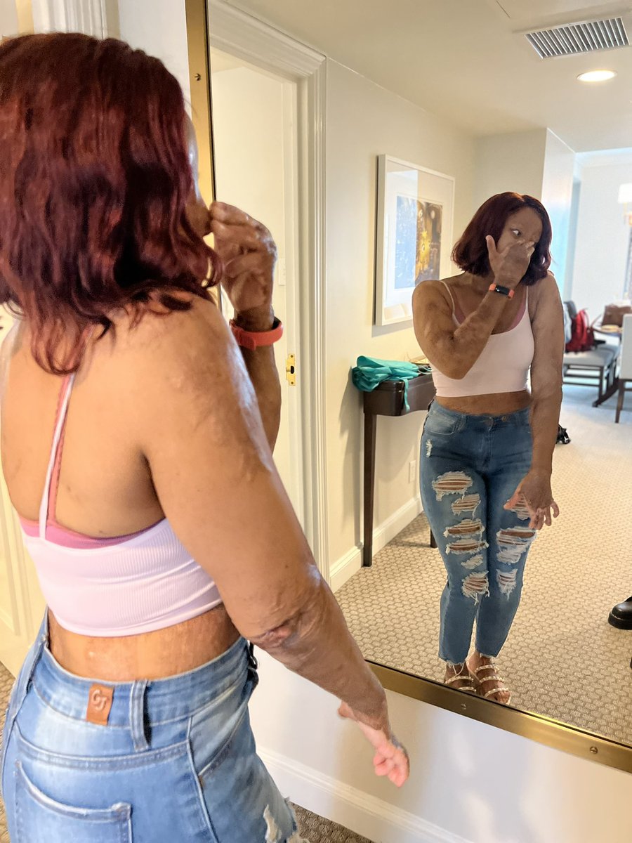 Cutie in the mirror 🤭
