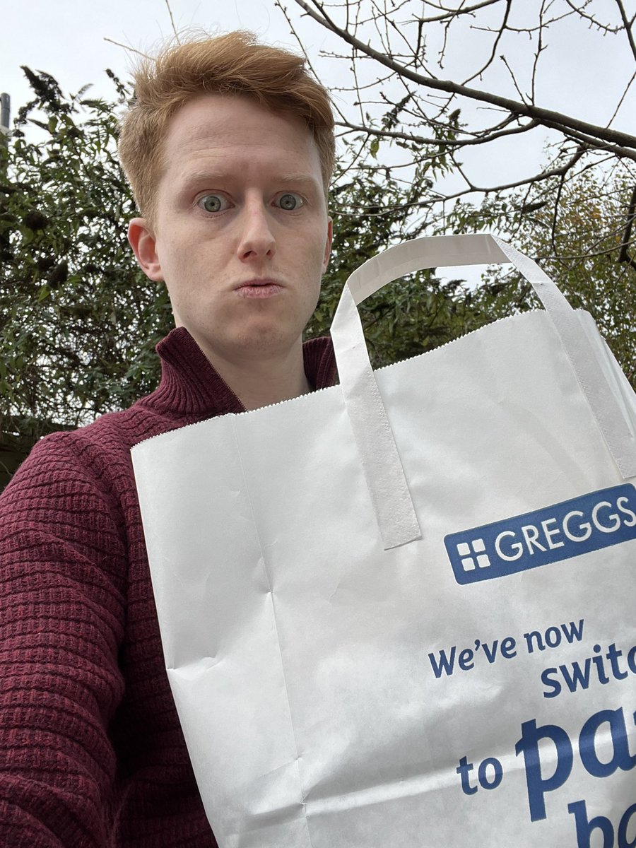 AndyWatson148's tweet image. This bag is full of @GreggsOfficial #FestiveBakes for @bbcnewcastle