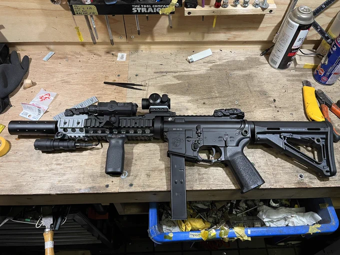 #いい銃の日よくわからないコルト9mmと今描いたり描いてたりしてるもの 