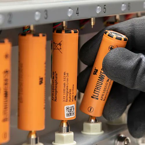 Why do I have to charge my phone 2x a day? 📱⏳⌛️ Aging Mechanisms of #LithiumBatteries &amp; how we can make batteries more durable + more sustainable in the future 🔋♾
Today, 3pm, online talk <a href="/BerlinSciWeek/">Berlin Science Week</a> by Alexander Winckelmann 👉 buff.ly/3WOcBb3 #BerlinScienceWeek22