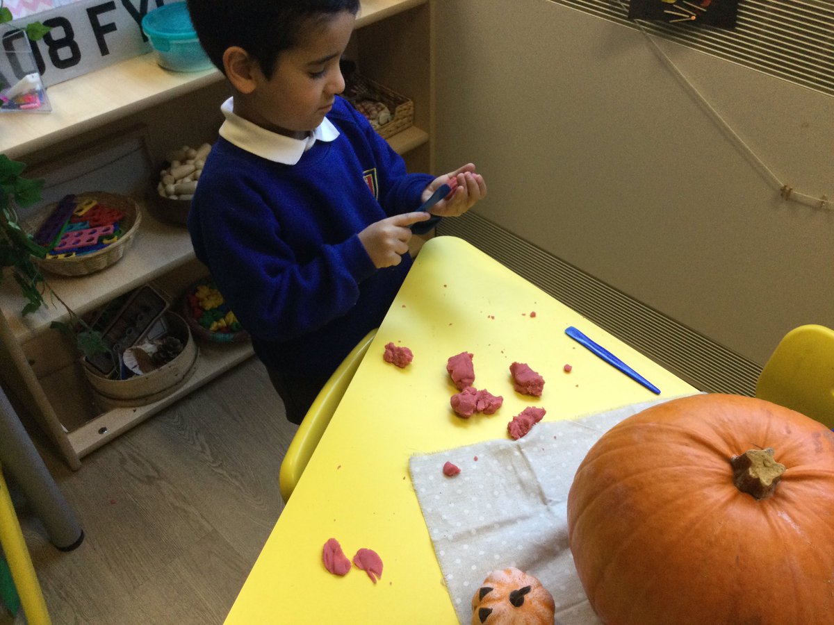 alstonprimaryb9's tweet photo. Reception have been enjoying the story Pumpkin Soup. They have been looking closely at the different vegetables, they learnt how to chop them safely and had fun using play dough to explore and represent the different textures. #usingtools #investigation https://t.co/m3zyN1z2vC