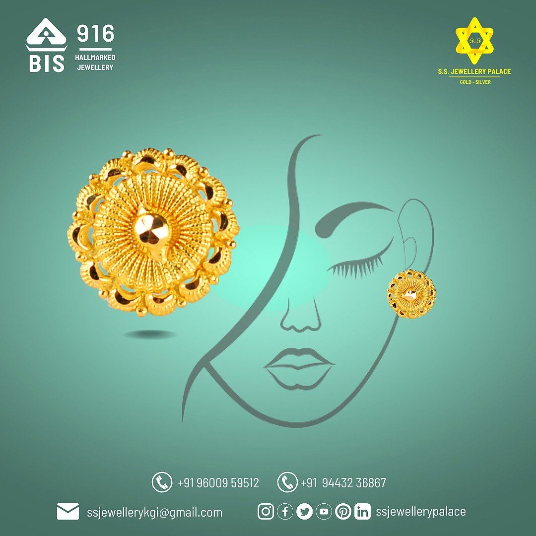 SSJewellery_off's tweet photo. Some say the prettiest thing you wear is your smile; well, what about our earrings?
.
#earrings #goldearrings #designerearrings #earringset #trationaljewellers #designerjewellery #jewelmakers #ssjewellerypalace https://t.co/BYJaYYrblt