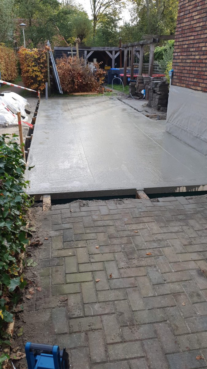 Vandaag vloer gestort voor #aanbouw #garage #bijkeuken #Goutum <a href="/schuurtjebouwer/">eddy</a> houtbouwdevries.nl
