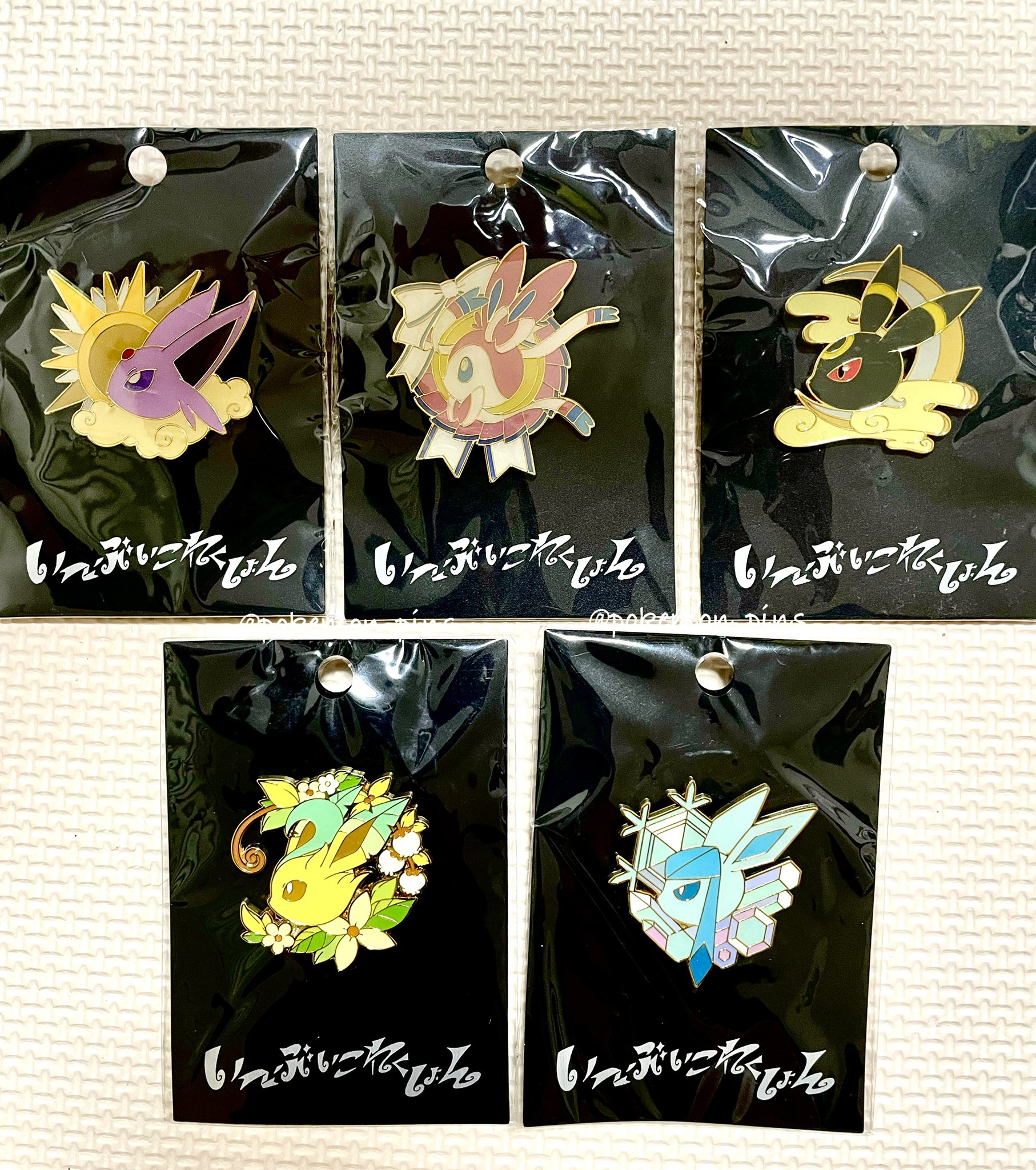 エーフィ　ピンズ Pokemon 海外ポケモンセンター限定 ピンズ エーフィ&ブラッキー