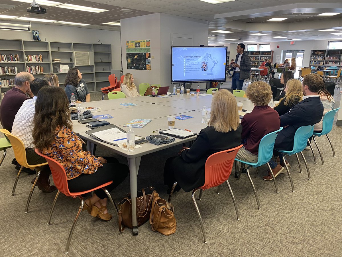 BRmeganreece's tweet photo. Our kids at BR are so impressive! They are involved, hard working, &amp; exceeding expectations across the board! The HOSA students presented their organization &amp; demonstrated CPR. The WildBean Catfè provided cookies &amp; coffee and presented their business. @ALEXCITYCTE #CareerAdvisory https://t.co/VEBoBr3eKC