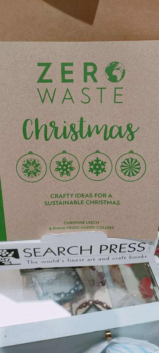 A fabulous publication. Recycle materials for Christmas decorations. #recylcereuse #upcyplechristmas #zerowastechristmasdecirations