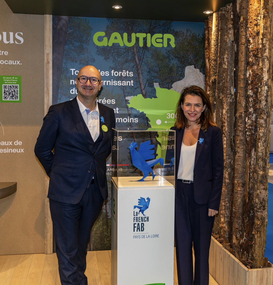 De bonne humeur et de bon matin ! Rencontre ce matin avec <a href="/C_MORANCAIS/">Christelle MORANÇAIS</a> sur le stand <a href="/GautierFrance/">Gautier</a> du salon <a href="/MIF_Expo/">MIF Expo - Le Salon du Made in France</a> ! Pour Parler des 2 axes de Gautier #Environnement #digitalisation <a href="/LaFrenchFab/">La French Fab</a> ! <a href="/paysdelaloire/">Pays de la Loire</a>