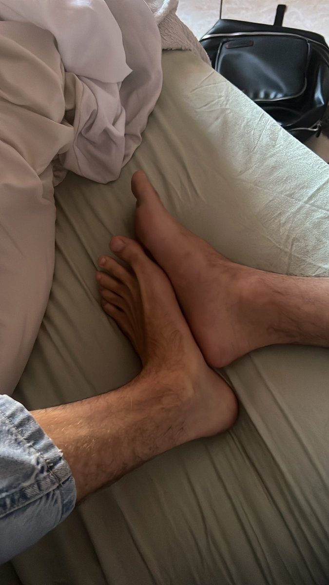 young_findom__'s tweet photo. Annusateli e paga bastardo https://t.co/cHgUnhAXlb