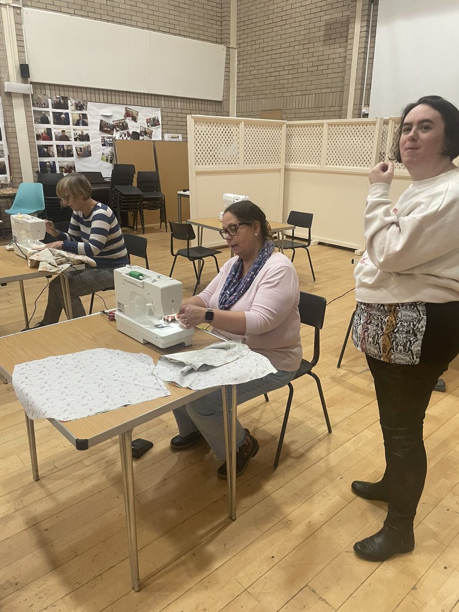 justbeeingyou's tweet photo. Today we had our first wonder box session…

Petra from Faith in Community Dundee came in today, to teach us how to sew our own wonder box.

Some of us used a sewing machine for the first time! 
 
We had a great time😁 https://t.co/ulvmOp3fqt