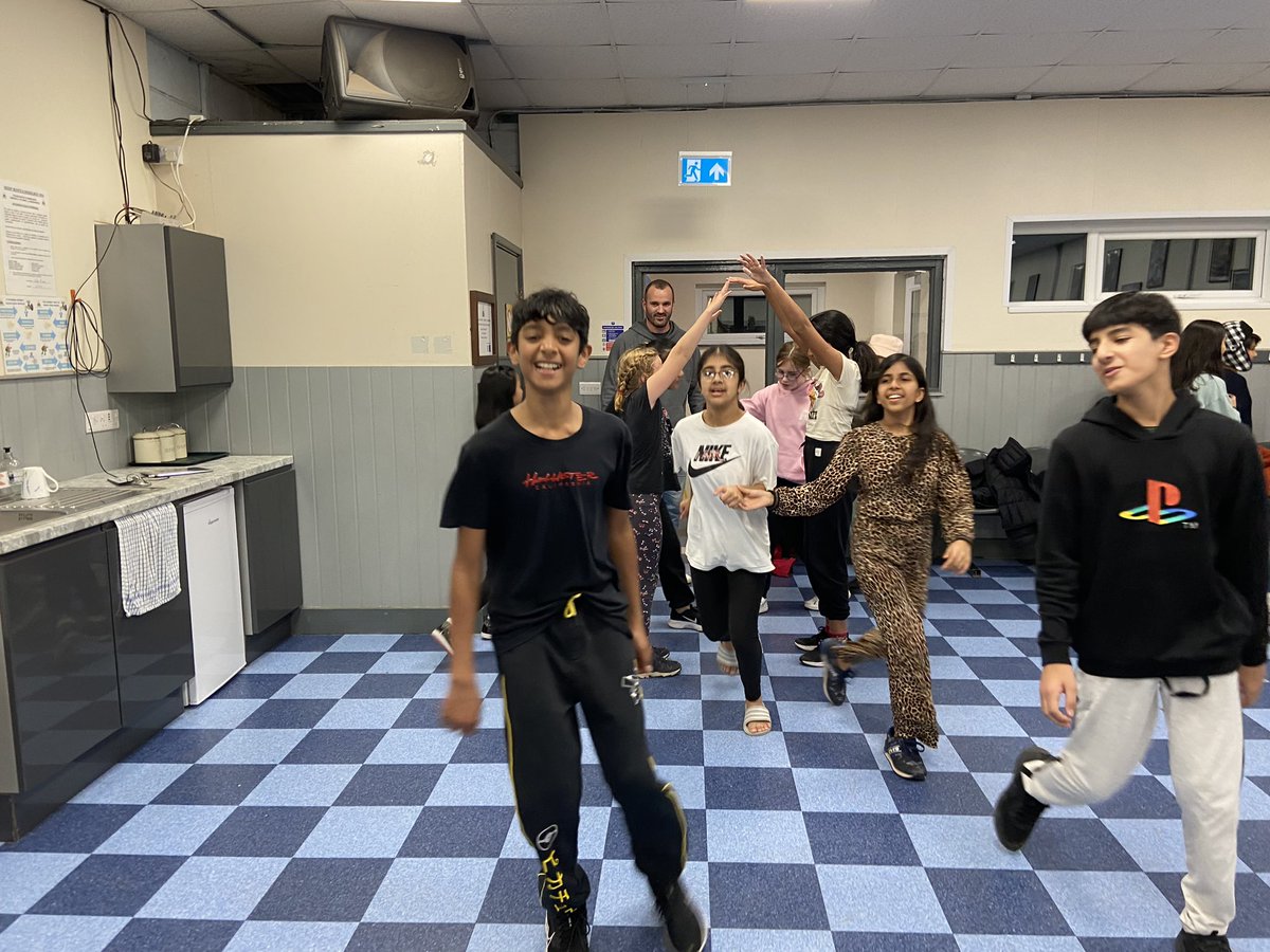 SJC_OutdoorEdu's tweet photo. We finished our first day yesterday with a spot of classic #twmpath dancing! The staff at @llangrannog1932 said that #SJCR12 is the best group theyโve ever seen! Bendigedig! ๐๐ผ๐ด๓ ง๓ ข๓ ท๓ ฌ๓ ณ๓ ฟ #SJCWelsh #SJCDance #SJCWellbeing #SJCFamily https://t.co/DJFblrQmOp