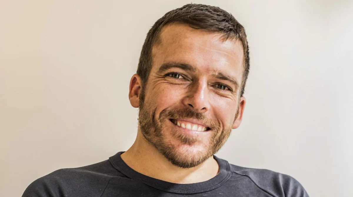 Kurt Fearnley smiling at the camera 