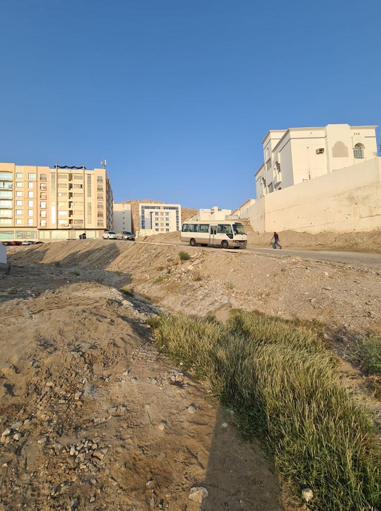naziaxshaikh's tweet photo. @M_Municipality This is the only road that connects to our area, that houses around 500 families in #Ruwi,Mumtaz. There are potholes everywhere, a HUGE chunk of the road has broken off. At this point it is highly unsafe for pedestrians, school busses and cars.KINDLY HELP! #oman https://t.co/Ro4MsKBOpX