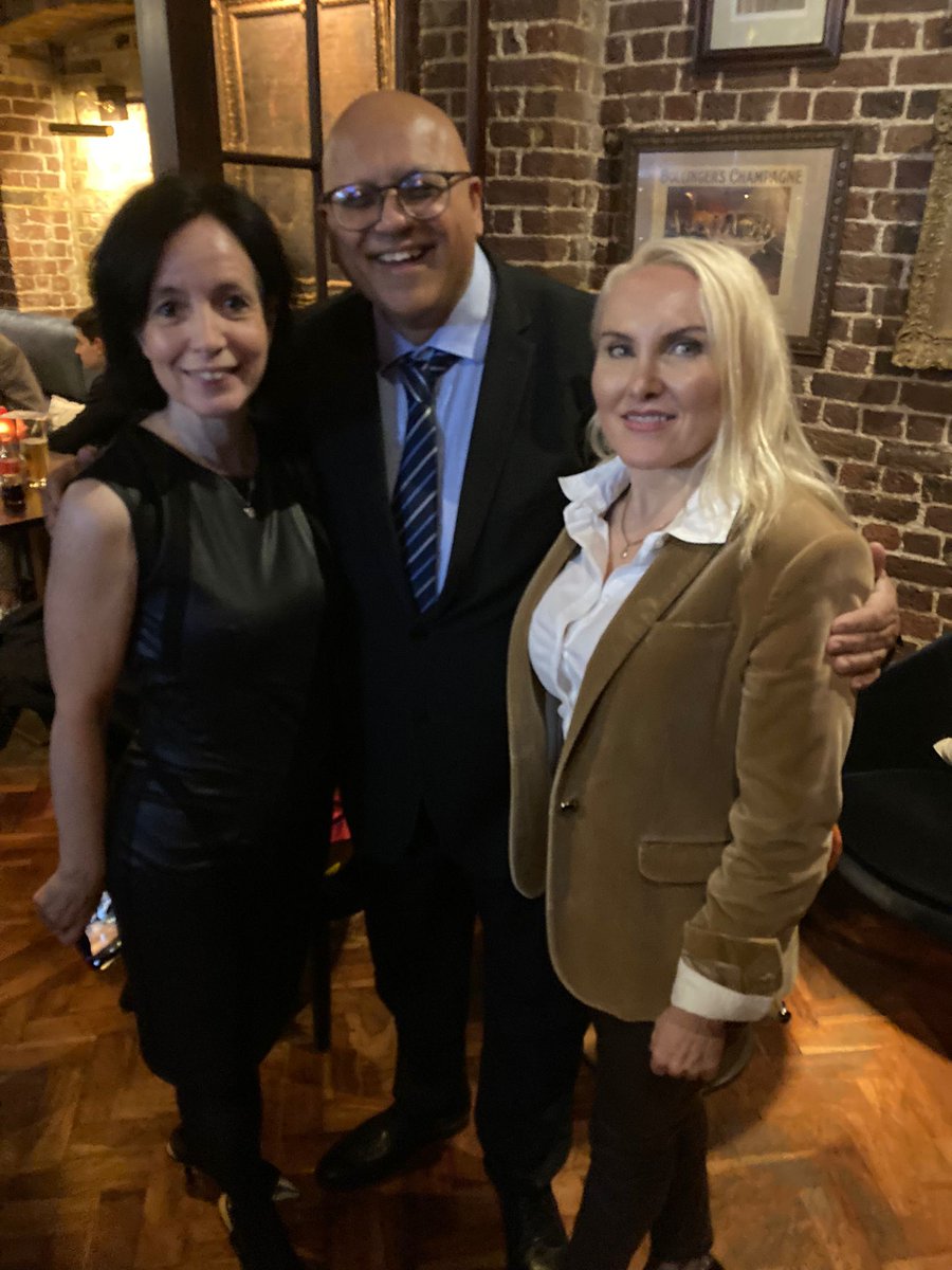 KadarTimea's tweet photo. Proud to be an ambassador of the @The_IoD Finance and FinTech group to promote inclusivity in finance. We have a long way to go, but our first open event was huge fun. #finance #inclusivity #fintech #networking https://t.co/m9wHTuzeBl