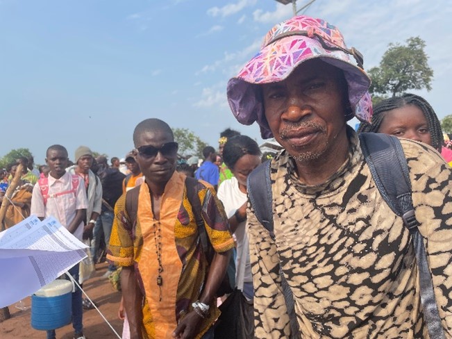 ACNURAngola's tweet photo. "Estou feliz por voltar para casa e finalmente me reunir com minha família!" diz Okembia, 71 anos.

O repatriamento voluntário é a escolha preferida para a maioria dos refugiados. #VolRep https://t.co/WuEMxoTbVA