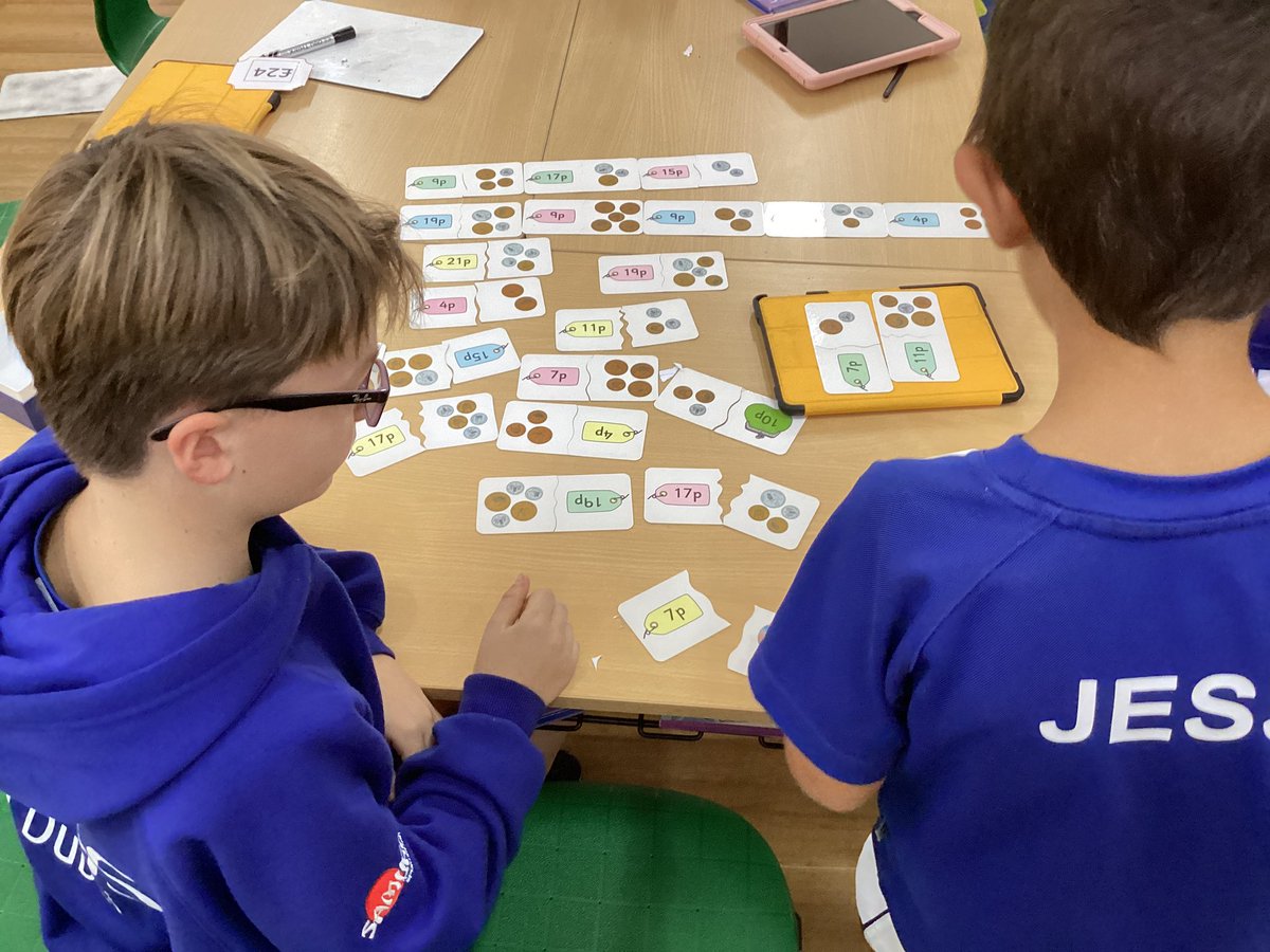 JESSjumeirahYR3's tweet photo. Year 3 are using their personal learning time to independently access areas of their learning. #JESSJumMaths #JESSJumScience https://t.co/5EVqUxnRpT