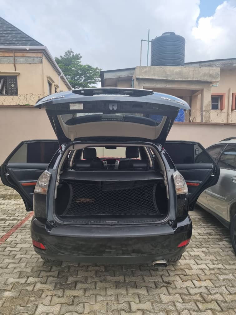 StormEngr's tweet photo. Why buy toks??

when you can buy this Registered late last year, but barely driven...owner doesn't reside in naija,putting it up for sale, 1st body pan registered but barely used 2005 RX330 
Full option
Prinstine condition 
4.2m net 
location is magodo.

My DM is opening 🙏 https://t.co/WzcNa0hSrL