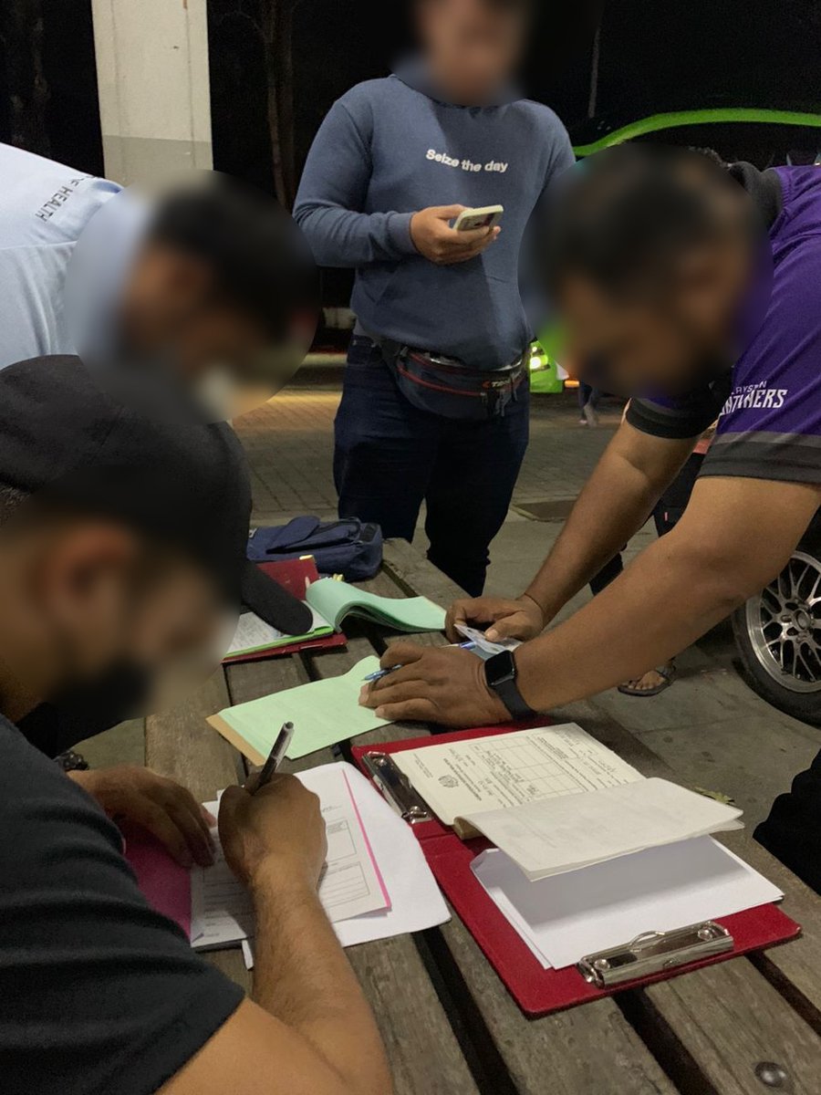 10/11/2022.PMA Bkt Kayu Hitam telah menjalankan Operasi di sekitar Changlun &amp; ICQS Bkt Kayu Htm. 9 Kompaun kesalahan Kawasan Larangan Merokok &amp; 1 kompaun gagal pamer tanda larangan telah dikeluarkan, Peraturan-Peraturan Kawalan Hasil Tembakau. 
<a href="/NorhayatiRusli/">Norhayati Rusli</a> <a href="/ZakySaidin/">Zaky Saidin</a> <a href="/SIPKKM/">Sektor Inspektorat & Perundangan KKM</a>