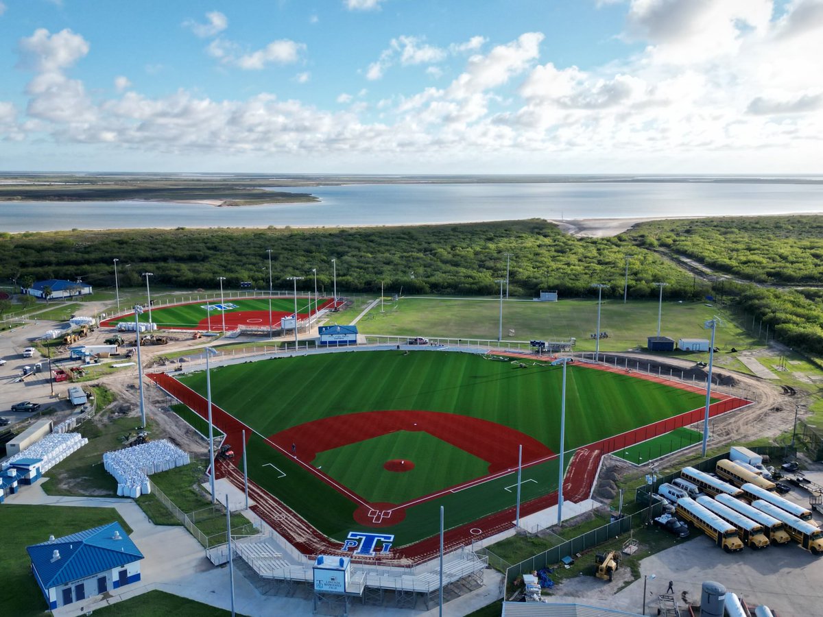 EricFieldTurf's tweet photo. 👀@FieldTurf design/build project for our friends at @PointIsabelISD New DoublePlay Baseball and Triple Threat Softball systems along w/ dugouts, backstops, and fencing! Thanks Tarpons for your trust in FieldTurf https://t.co/gCxRjIuImC