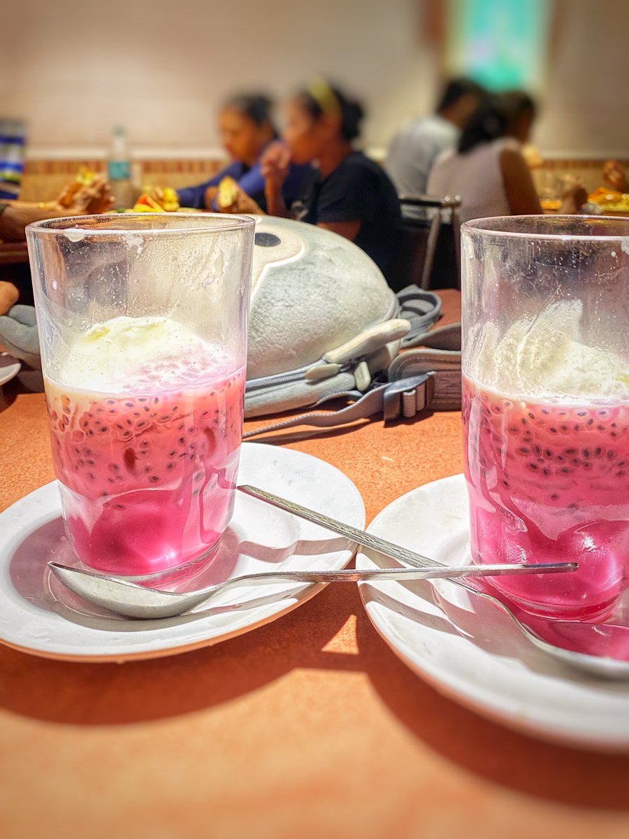 effwrites's tweet image. Having my fill of chaat before the craving kicks in again, which will be soon. I love places that add moong to Dahi Batata Puri even though I won’t have it in any other form. Also, my younger self would be mad at me for splitting a Falooda but I feel I may have outgrown it. 🥺