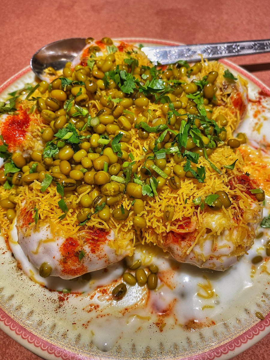 effwrites's tweet image. Having my fill of chaat before the craving kicks in again, which will be soon. I love places that add moong to Dahi Batata Puri even though I won’t have it in any other form. Also, my younger self would be mad at me for splitting a Falooda but I feel I may have outgrown it. 🥺