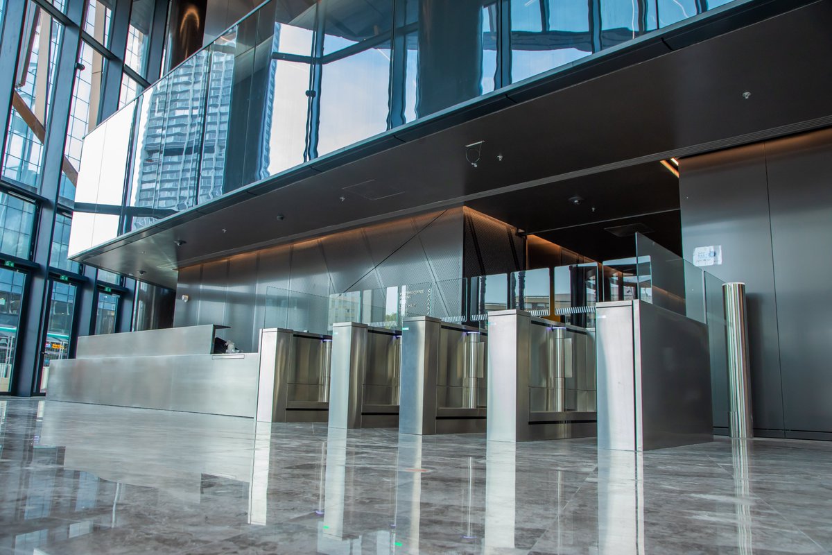 AutomaticSystem's tweet photo. Nos portillons #SlimLane ont été sélectionnés pour sécuriser l'emblématique Tour HEKLA dans le quartier de la Défense à Paris. #HEKLA #controledacces #personnalisation #design #defense #architecture #jeannouvel #sdel #Paris https://t.co/dQMvdGLx3P