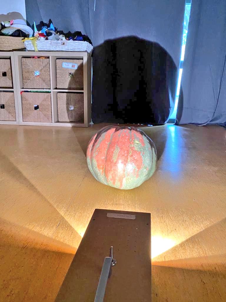 Avui els 🐿️ #i3A #comunitatdepetitesipetits hem experimentat amb els llums i les ombres i la carbassa que va portar l’Hodei 🎃🍂 #tardor #aprenentatgesignificatiu <a href="/AMPA_OLIVERA/">AFA-Escola Olivera</a> <a href="/EscolaOlivera/">Escola l’Olivera</a>