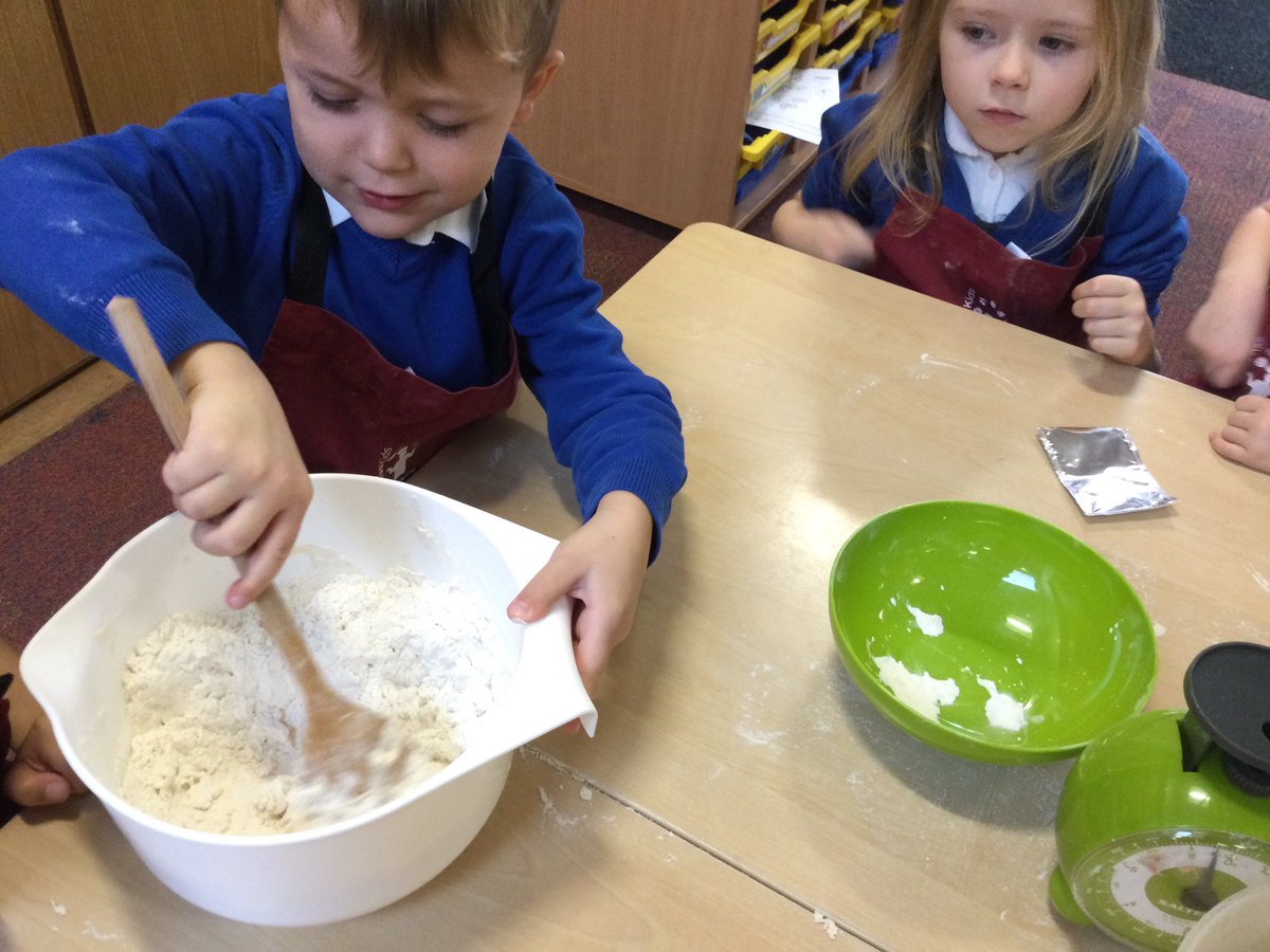 gfprimarycov's tweet photo. Reception have been busy baking bread after reading the story of βThe Little Red Henβ. We had great fun weighing, sieving and mixing our ingredients together. We were impressed at how our dough had grown when we left it to prove. #GFReception #bakingbreadrolls #bakingfun https://t.co/VrAnViNfTC
