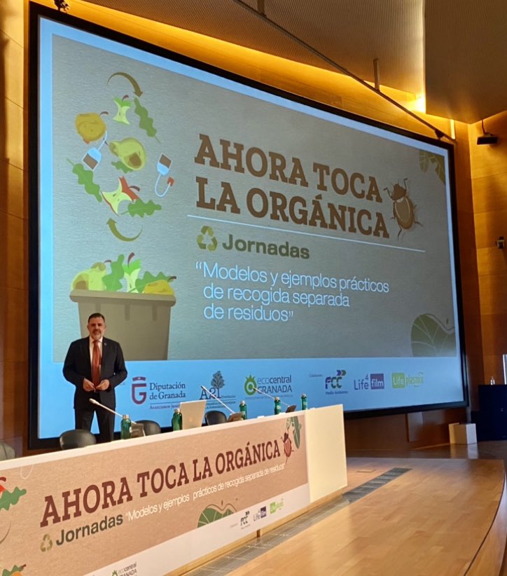 josepmariatost's tweet photo. Tot apunt! #RedGRAMAS @dipgra #form #residuosorganicos #recogidaselectiva #ahoratocalaorgánica https://t.co/q5DhyN731G