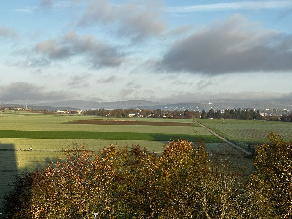 mschultheisssrb's tweet photo. Morgendlicher Blick aus dem Hotelzimmer, ehe gleich die Herbst-Mitgliederversammlung von @Vitako_eV startet. Freue mich schon auf das „Famileintreffen der kommunalen Verwaltungsdigitalisierung“. 

#WirMachenDigitalisierung #Vitako #ImpactDigitaleVerwaltung #KommunalDigital https://t.co/D4p85UMTXp