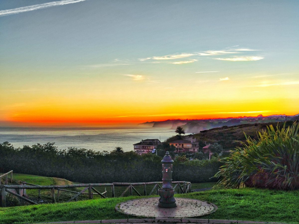 Joaquin Caamaño (@j_caamano) on Twitter photo Amanecer con bruma sobre los acantilados desde El Parque de la Providencia - Gijón
<a href="/eltiempotpa/">El tiempo TPA</a> Amanecer con bruma sobre los acantilados desde El Parque de la Providencia - Gijón
<a href="/eltiempotpa/">El tiempo TPA</a>