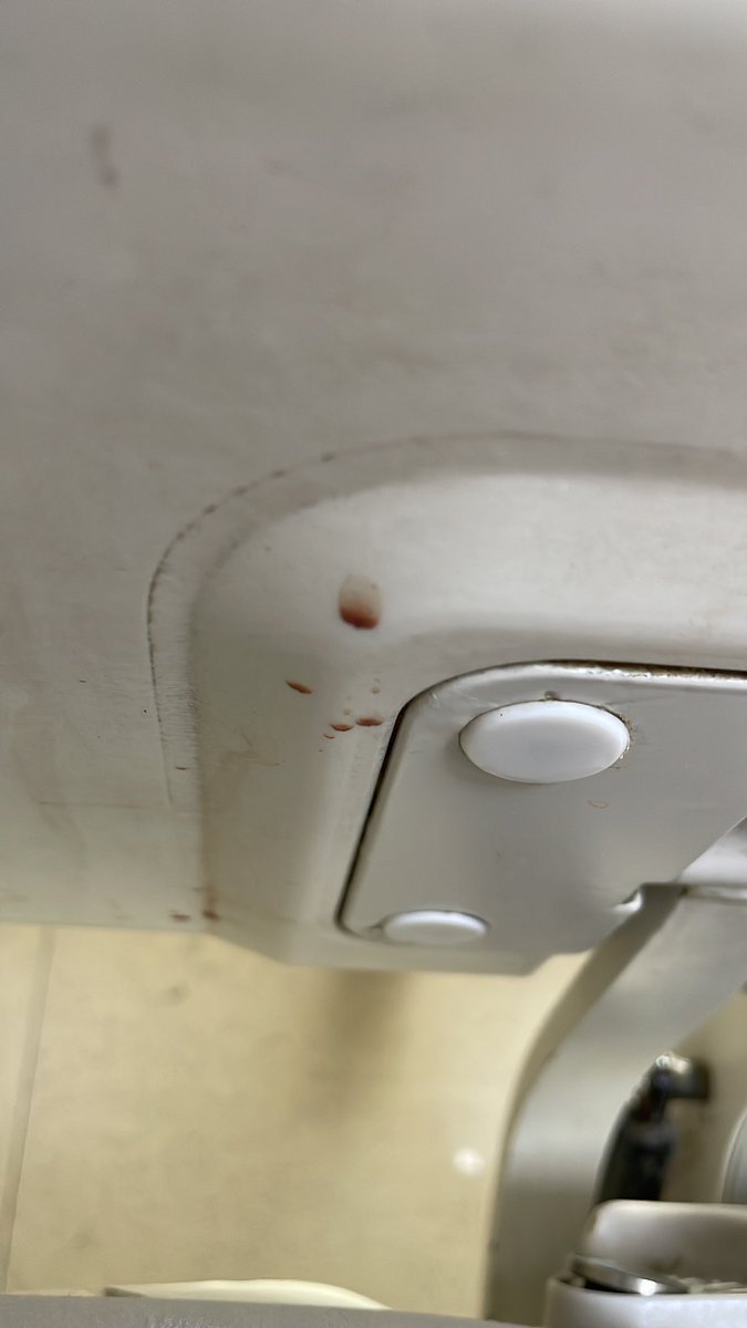 thepankman's tweet photo. @drnoelyeo @AjeyMaharaj @MoHFW_INDIA while every other concern / issue can be classified in a not major category - offering used blankets, blood stained beds, just admitted to fortis noida &amp; this blood stained bed would be interesting pr? https://t.co/yXWxIzPIrO