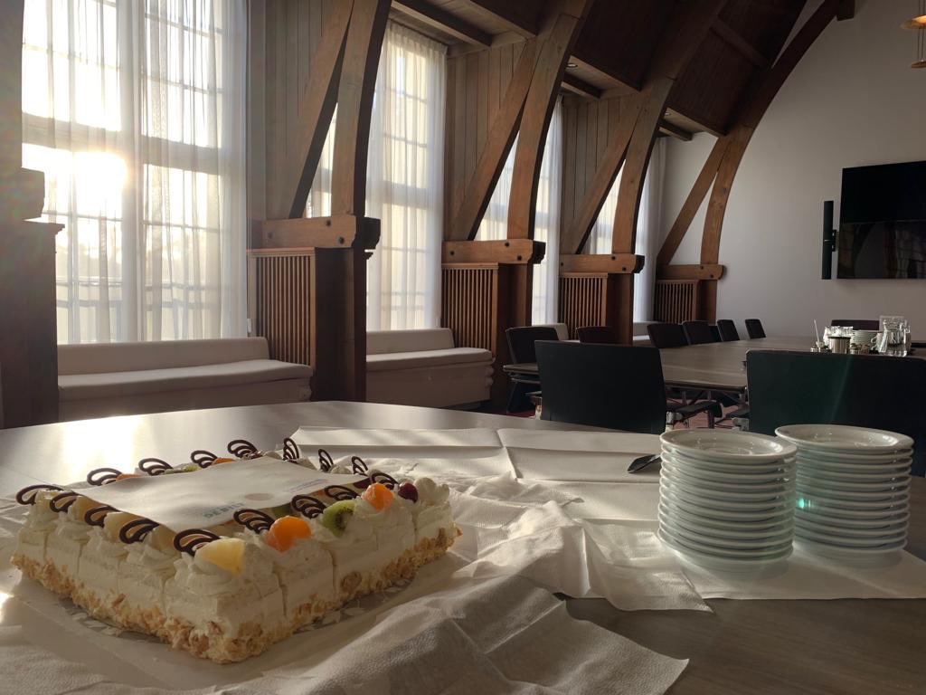 Alles gereed voor de komst van de mantelzorgers die vandaag in het zonnetje worden gezet. Een ontmoeting met wethouder Krischan Hagedoorn en de uitreiking van de mantelzorgwaardering. Want vandaag is de Dag van de Mantelzorg! #debiltwaardeertmantelzorg #dagvandemantelzorg