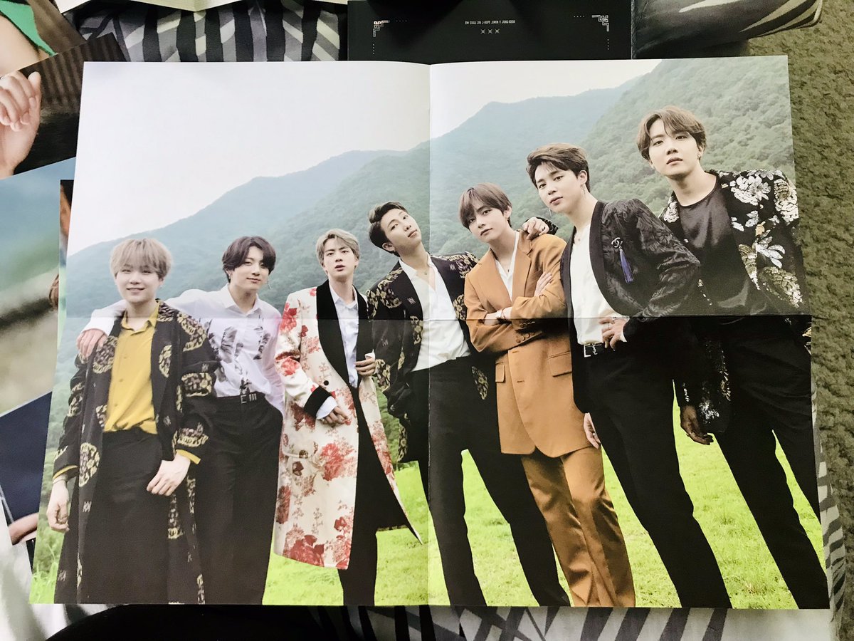 msynnn_'s tweet photo. I'm selling my prelove official BTs merchandise, interested just DM me. Urgently need my money😭. help me spread this post. TQ https://t.co/aaWma7rRZo