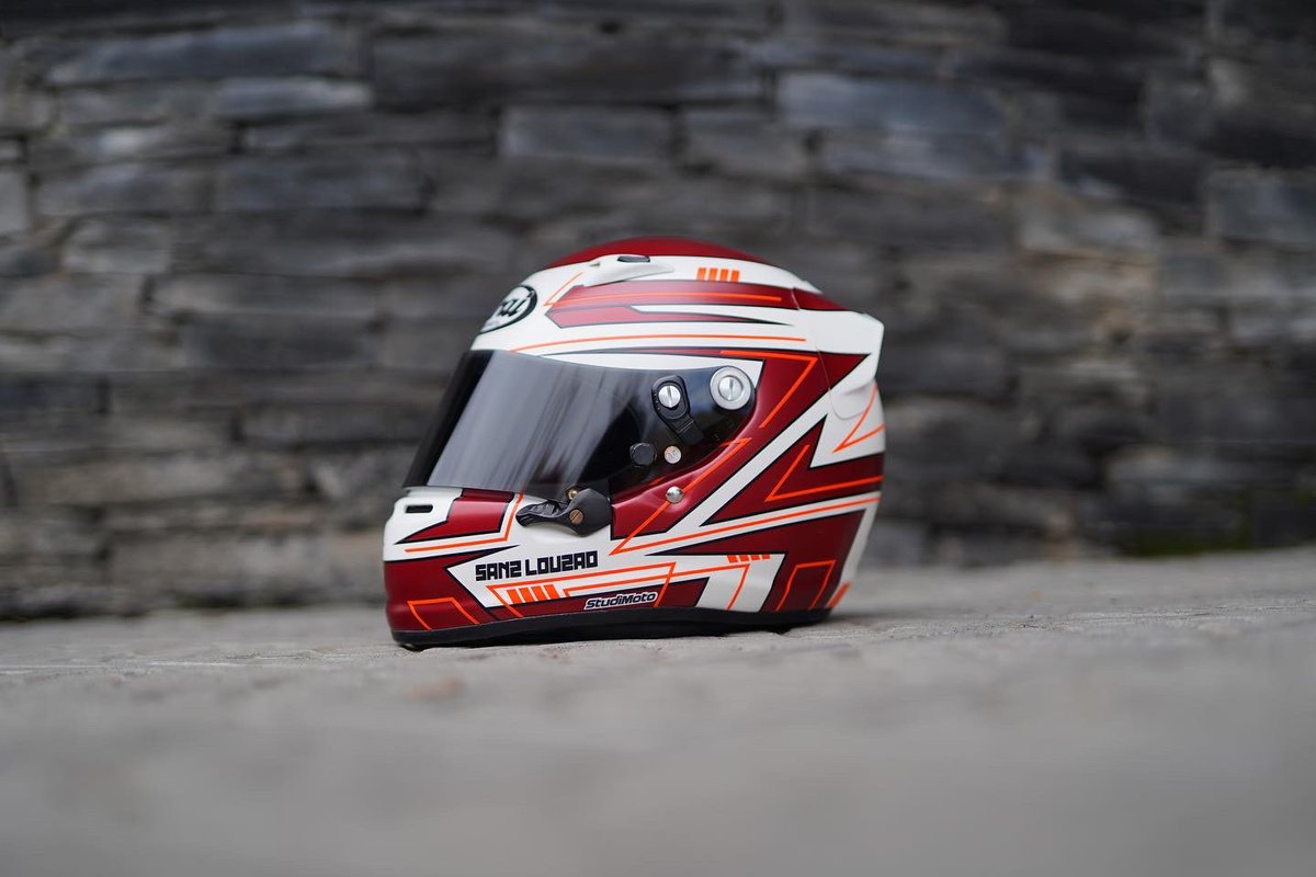 studimoto's tweet photo. •Colores empleados: rojo candy, blanco, negro y rojo fosforito.
•Barniz: acabado mate.

📸 @GerardBoadella 

#AraiSK6 #Kart #Diseño #StudiMoto #PintamosCascos #Calidad #Seriedad #Rapidez #Barcelona #LesCorts #EnviosATodaEspaña #PresupuestosPorWhatsapp #PintarCascoDeKart https://t.co/x3ujj00dRy