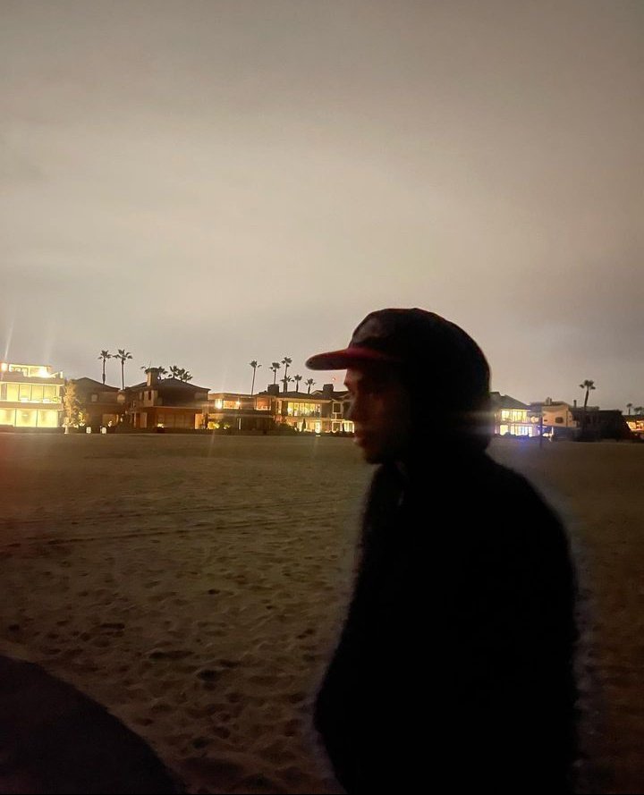4kychieupdates's tweet photo. 111022 Kyle Echarri Instagram post

It's getting cold.. like my dms kinda cold 🌬️🥶

#KyChie | #KyleEcharri https://t.co/bzEFUuNh8e