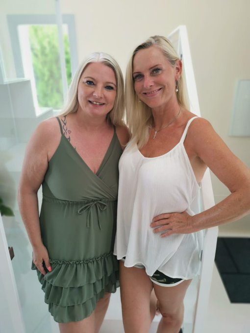 Rosella Extrem’s pics and videos