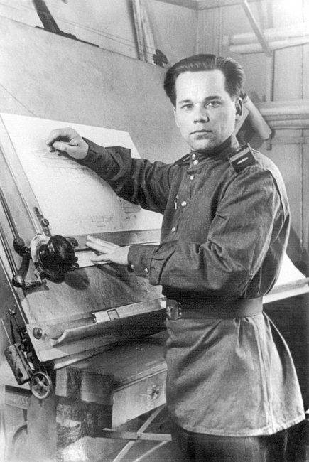 «Убивает не автомат, убивает человек» Михаил Калашников (1919-2013). Сегодня у него день рождения.