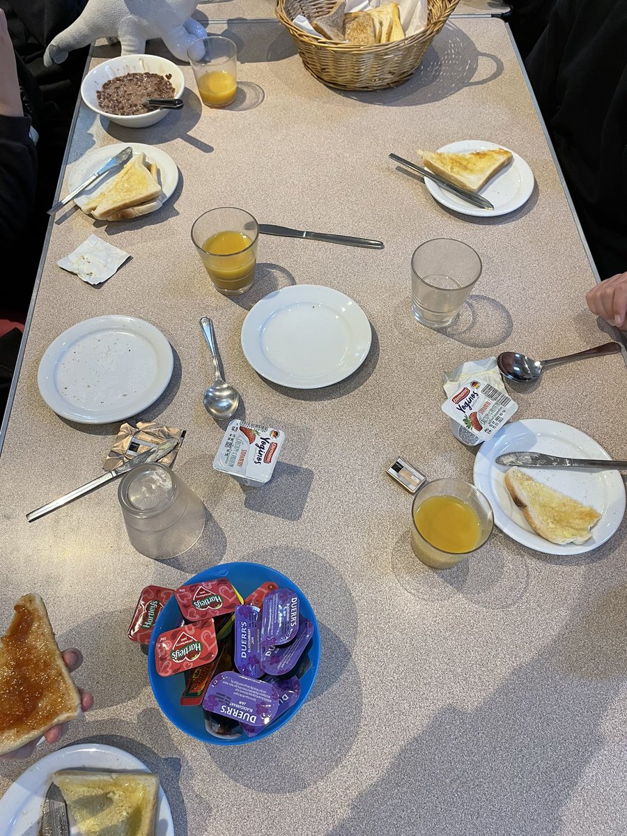 Diamond1Academy's tweet photo. Breakfast time #cereal #yoghurt #toast #year6fun #residential #horsteadactivitycentre https://t.co/bU77PQz9CS