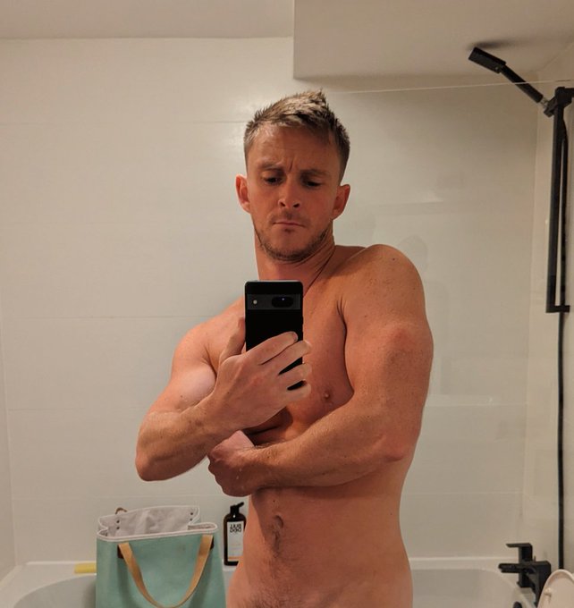 Localised swelling or gainz?🤔 💪💉🤣 Pleased to have jab 2 done 🙌 https://t.co/SjqLP4lTqk