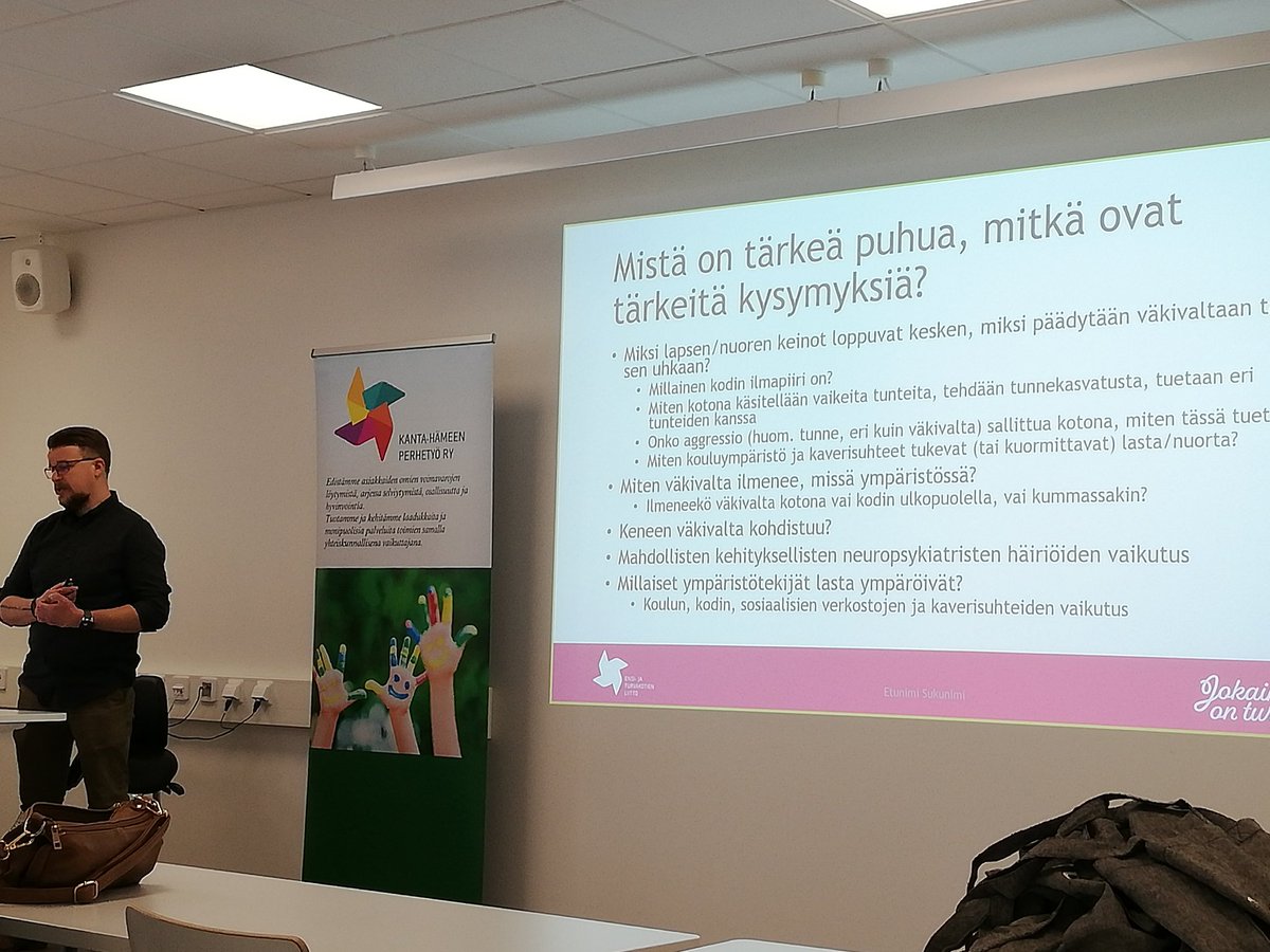 Vesa Thynell Lasten ja nuorten väkivaltahankkeesta puhuu lapsesta väkivallan tekijänä - mistä asioista on tärkeä puhua? 

#kaikkiturvassafoorumi22