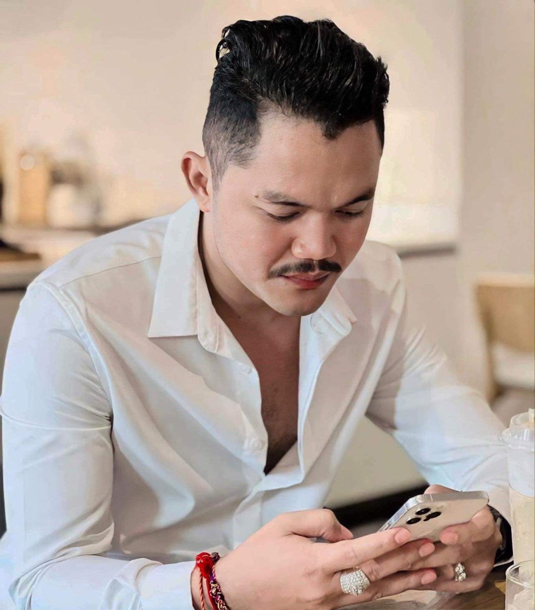 PoukSamdy's tweet image. ផឹកស្រាច្រៀងរាំមួយឆាកជីវិតមានប៉ុន្មានដង